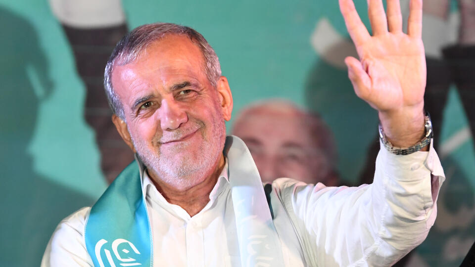 Глава Кубы поздравил Пезешкиана с победой на выборах президента Ирана