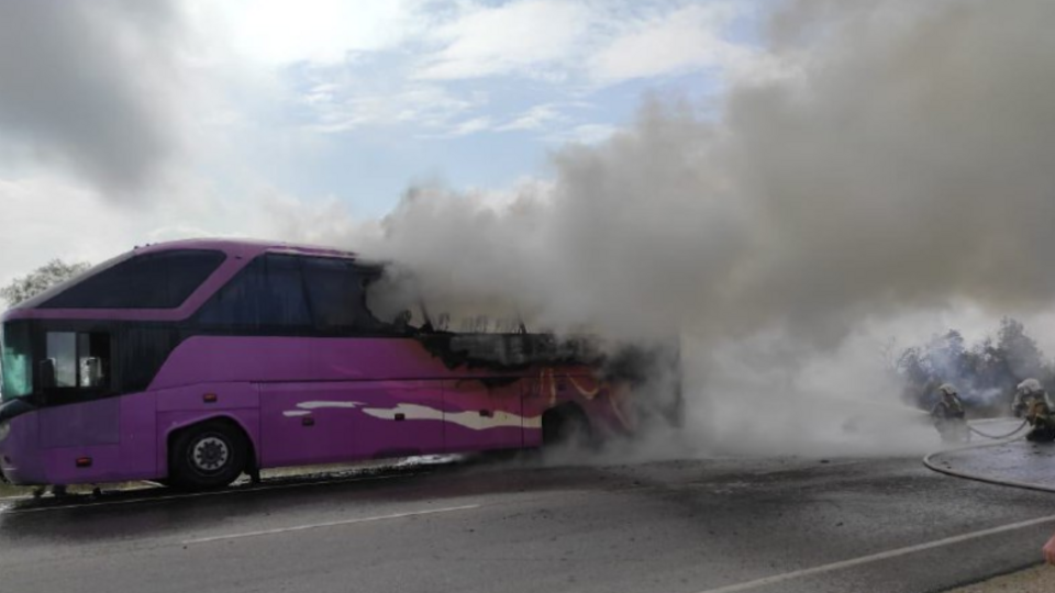 Туристический автобус из Геленджика сгорел на трассе