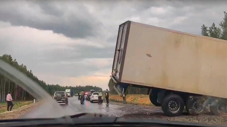 Три человека погибли в ДТП с грузовиком под Архангельском