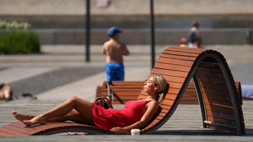 Москвичей предупредили о сильной жаре в течение рабочей недели