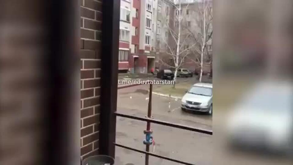 Избил дочку