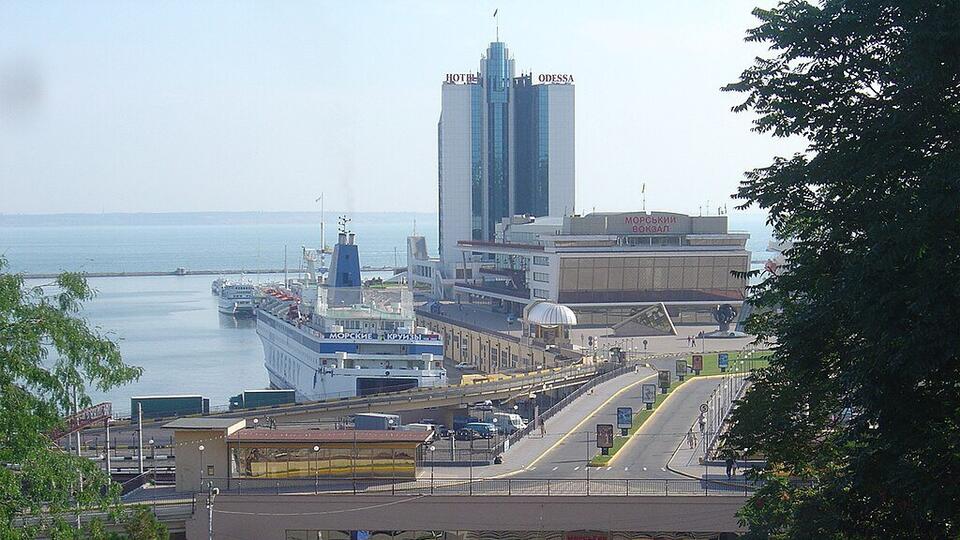 На Украине сообщили о повреждении морского вокзала в Одессе — 25.09.2023 —  В мире на РЕН ТВ