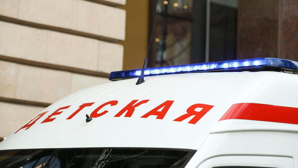 Более 40 учеников школы в Москве попали в больницу с отравлением