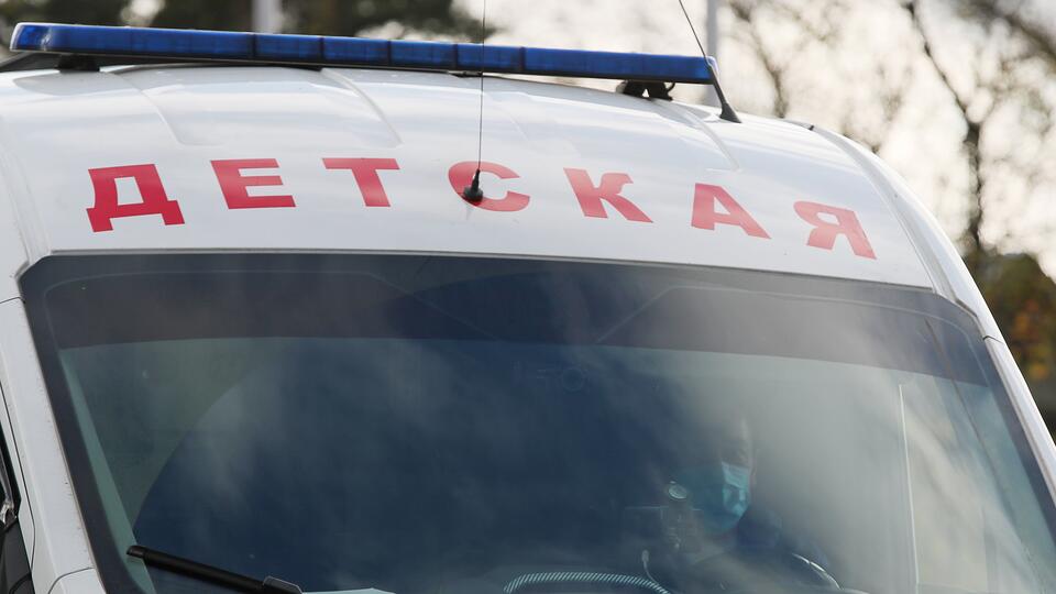 Автомобиль сбил трех пешеходов на переходе в Таганроге