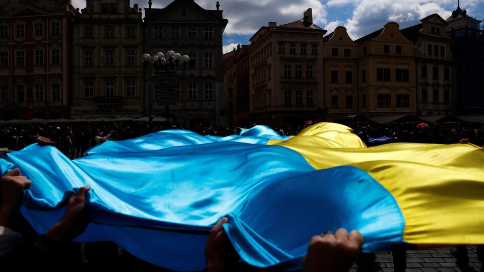 Киев запретил оказывать консульские услуги военнообязанным за границей