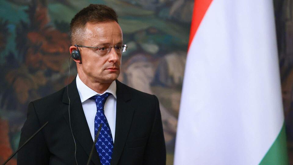 Сийярто: Венгрия никогда не будет участвовать в поставках оружия Киеву