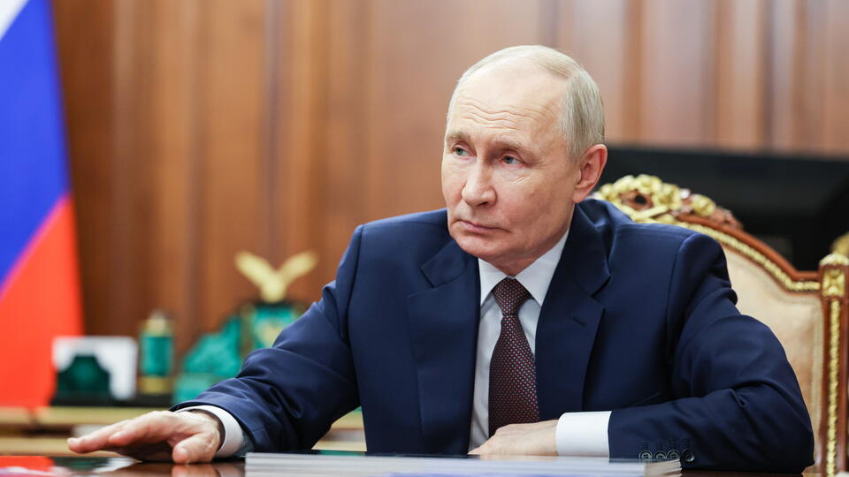 Путин подписал закон об увеличении лимита сверхурочной работы