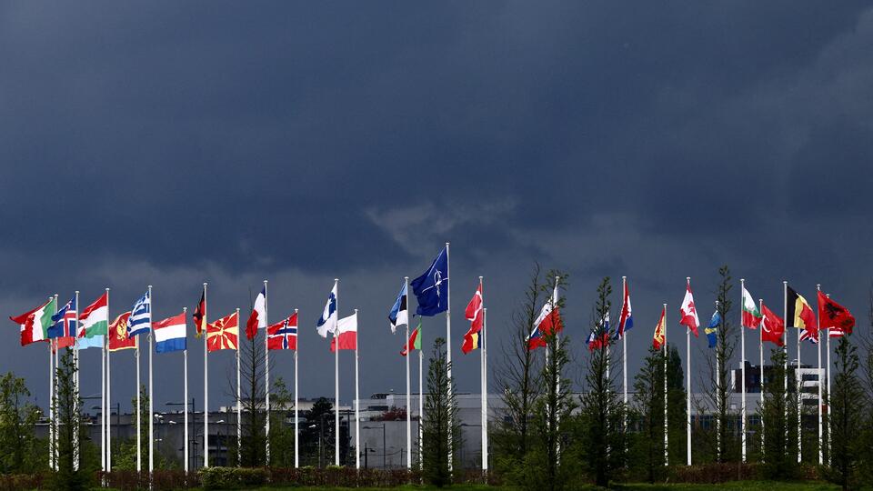 Цель расширения НАТО – золото 