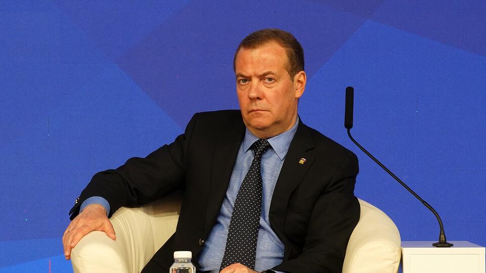Медведев раскритиковал YandexGPT из-за ответов о Бандере
