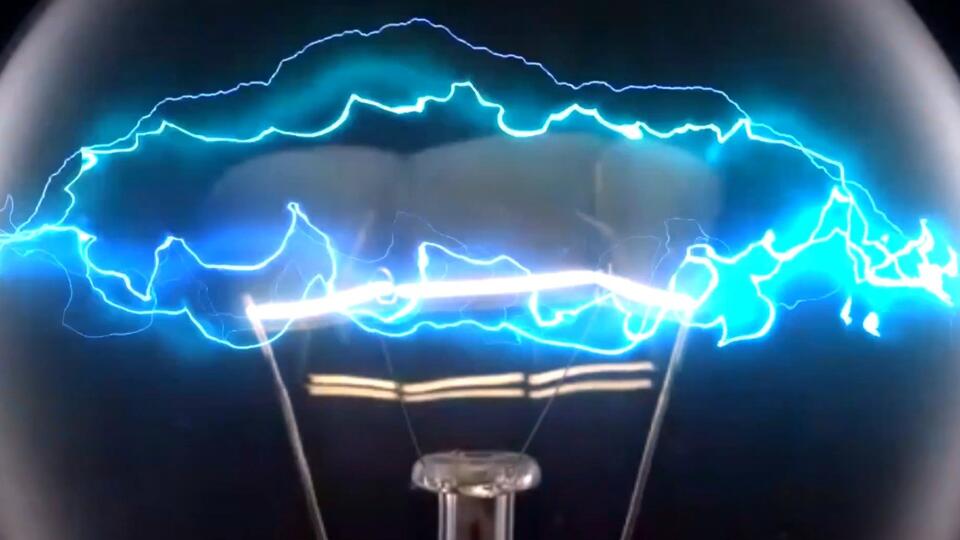 Зарядить телефон и осветить город: как ученые используют молнии