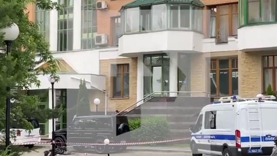 Москвичка и ее сын по очереди выпали из окна: что известно о трагедии