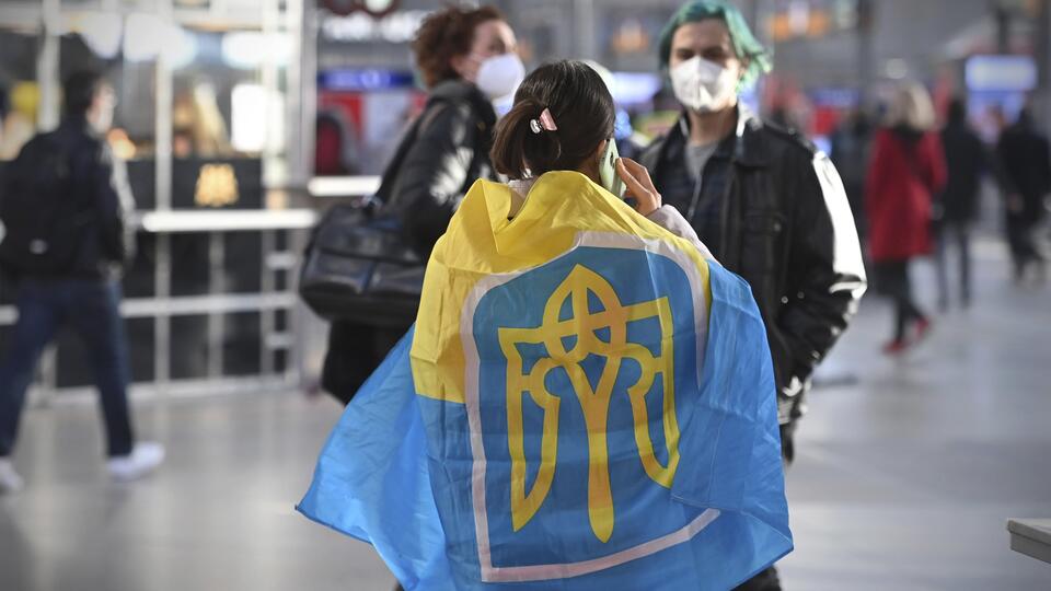 Берлин разрешил вывешивать флаг Украины на 9 мая, но запретил флаг РФ