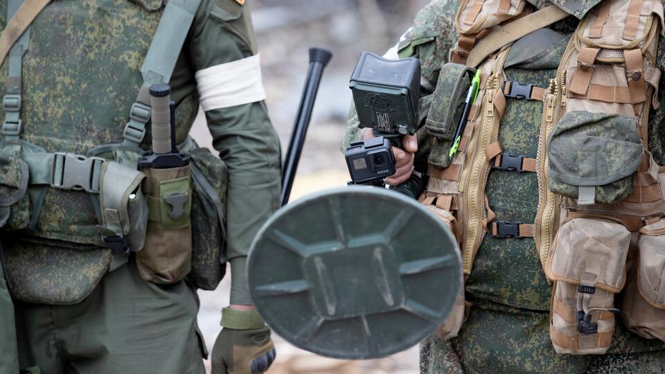 СК нашел на Азовстали самодельные бомбы украинских боевиков