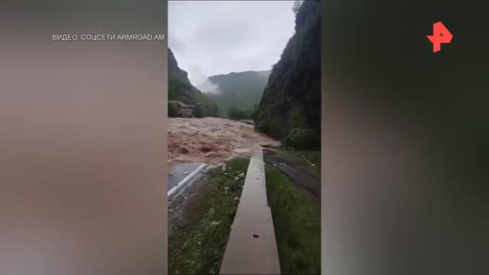 Дороги и мосты разрушены на севере Армении из-за наводнения