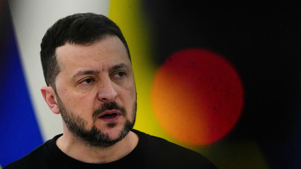Зеленского обвинили в подчинении Украины кредитным организациям