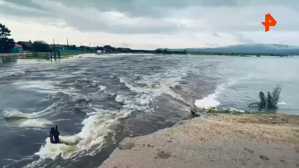 Режим ЧС ввели в в Заиграевском районе Бурятии, где паводком смыло мост