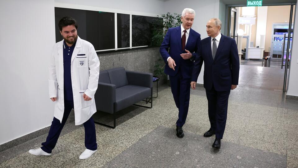 Собянин и Путин осмотрели Центр диагностики и телемедицины в Москве