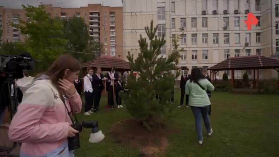 Международная акция "Сад памяти" прошла на Последних звонках России