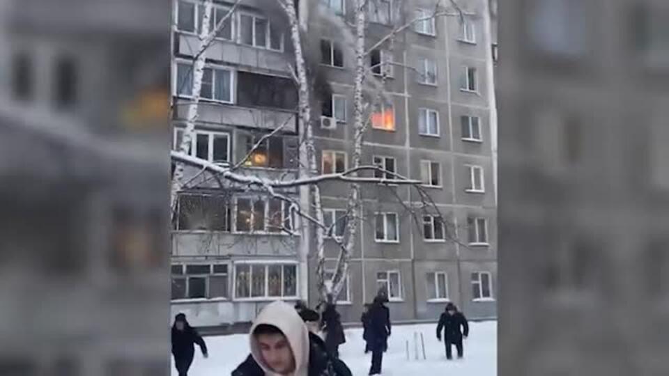 10-летний мальчик выпрыгнул из окна горящей квартиры в Новосибирске