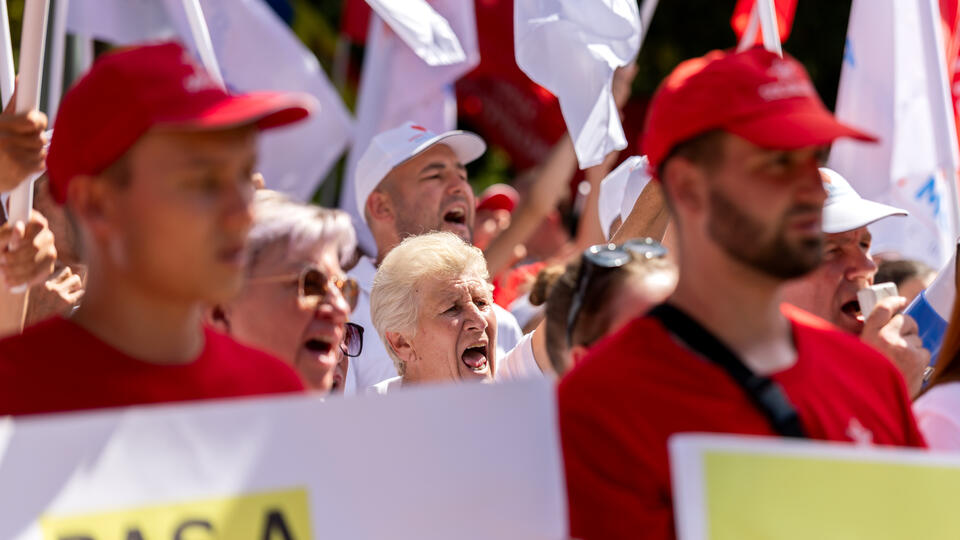 Борьба с оппозицией. Фото: © DUMITRU DORU/EPA/TASS