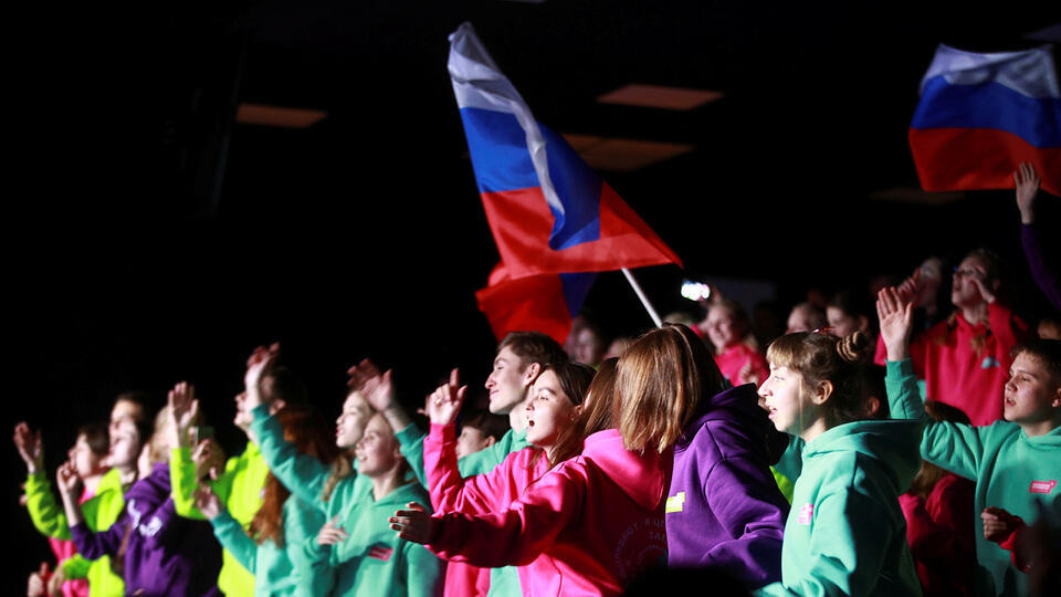 Путин призвал поддержать активную позицию российской молодежи
