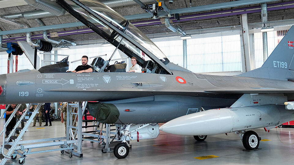 Швеция не будет передавать Киеву истребители Gripen из-за поставок F-16