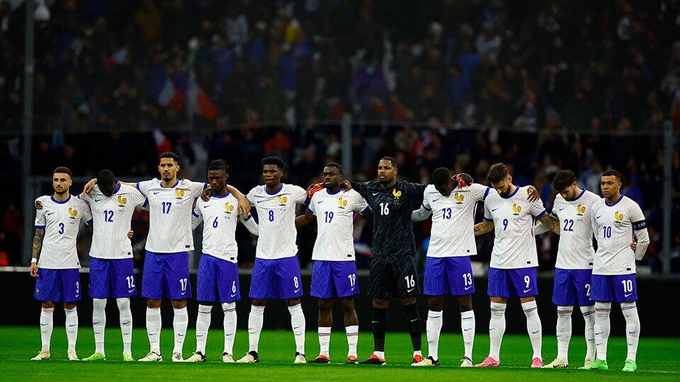 Перед матчем Франции с Чили почтили память жертв теракта в 
