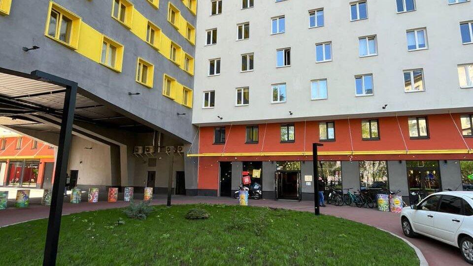Убитую беременную женщину нашли в отеле на севере Петербурга