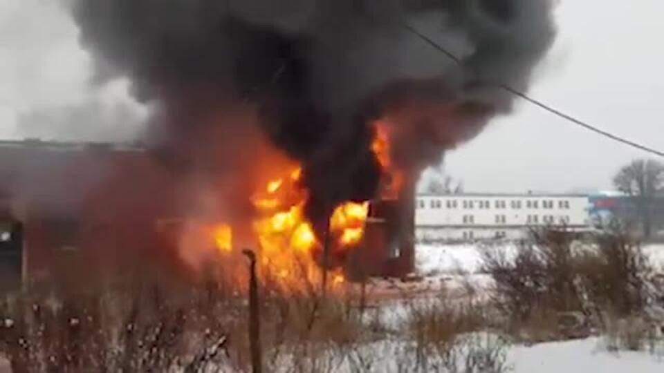 Черный дым: на Мытищинском машиностроительном заводе произошел пожар