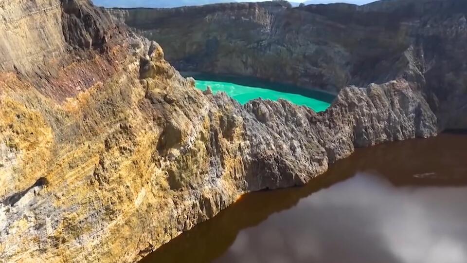 Больше половины озер на планете меняют цвет. Фото: © Кадр из программы "Невероятно интересные истории", РЕН ТВ