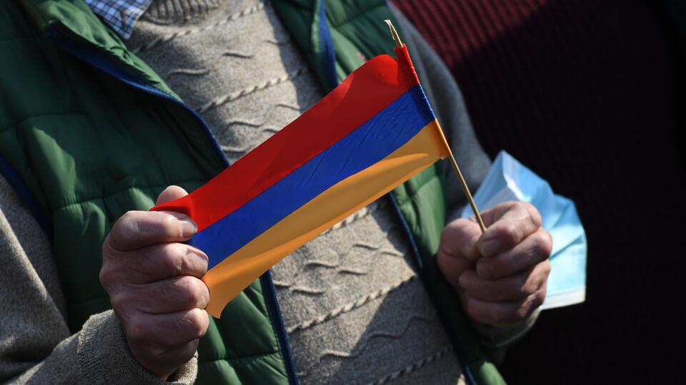 Демонстранты в Армении пытаются перекрыть дорогу к КПП на границе с Грузией