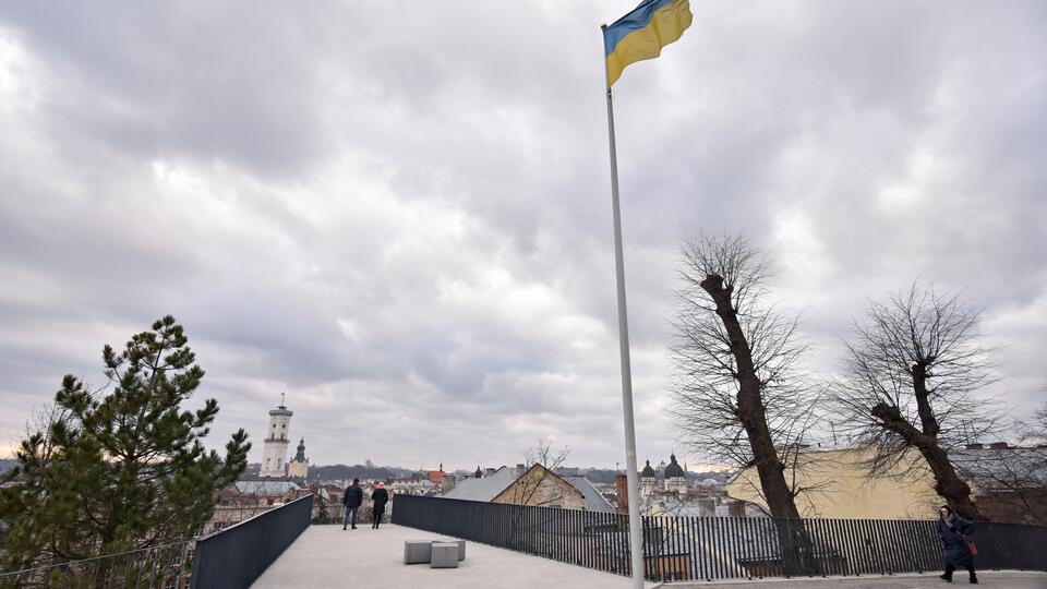 НАТО переводит сотрудников из офиса в Киеве в Брюссель и Львов