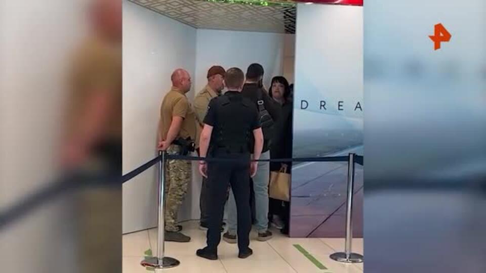 Прилетевших из Москвы в Молдавию не пропускают в аэропорту