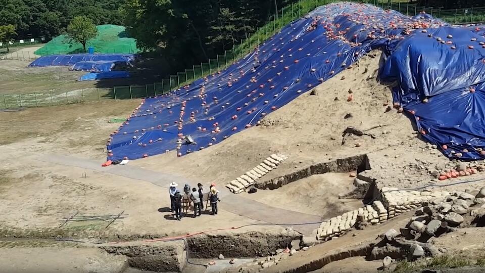 Миф, ставший реальностью: какой ритуал проводили при строительстве в Южной Корее. Фото: © Кадр из программы "Загадки человечества", РЕН ТВ