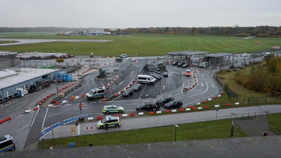 Переговоры с вооруженным мужчиной в аэропорту Гамбурга длятся 14 часов
