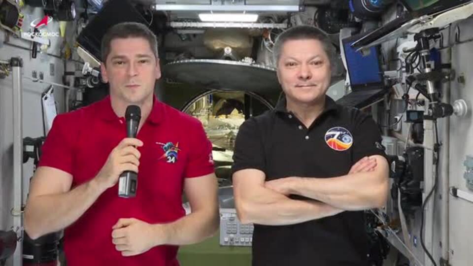 Космонавты Кононенко и Чуб поздравили женщин с 8 марта с МКС