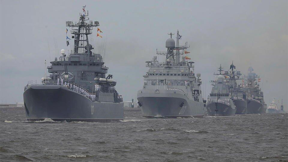 Британский фрегат в Северном море начал следить за кораблями ВМФ РФ