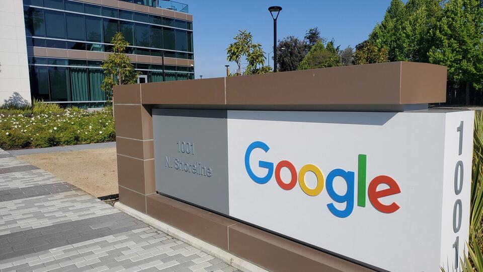 Суд оштрафовал Google на 4 млн рублей за отказ удалить фейки о СВО из YouTube