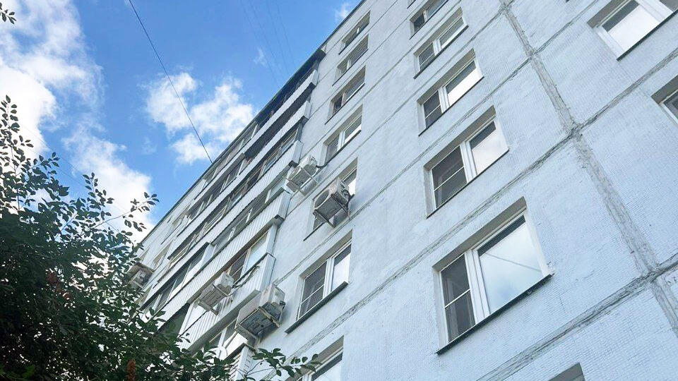 Годовалый мальчик выжил после падения из окна седьмого этажа в Москве