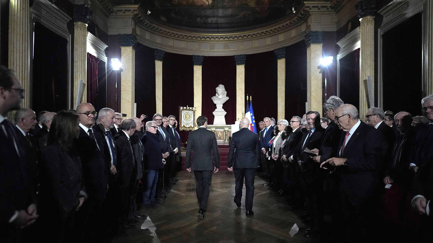 Во Франции секта масонов организовала антирусские митинги — Игорь Друзь -  мнение эксперта РЕН ТВ на РЕН ТВ