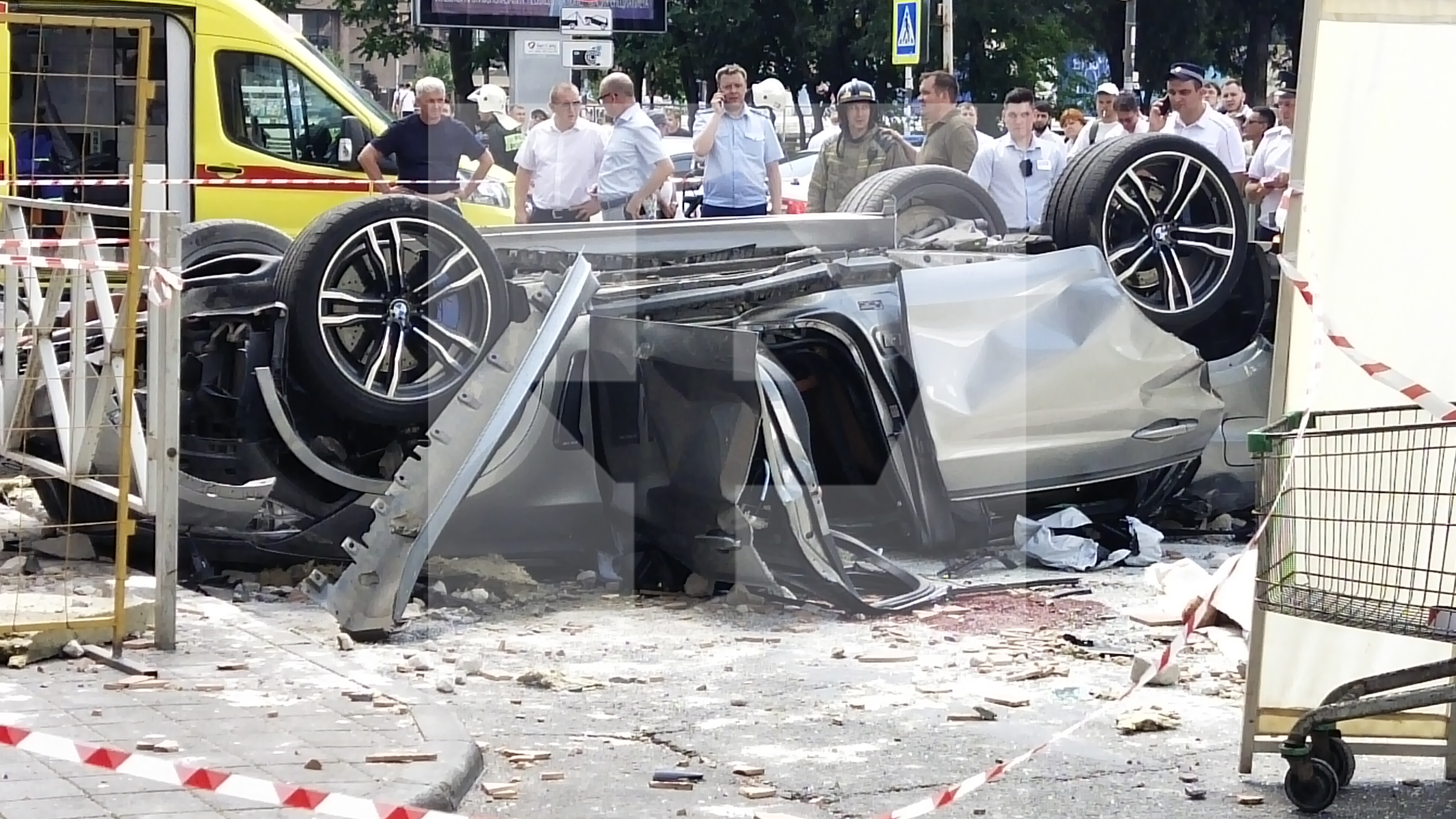 Беременность и пророческий пост: новое в деле о падении BMW с парковки —  26.06.2024 — Статьи на РЕН ТВ