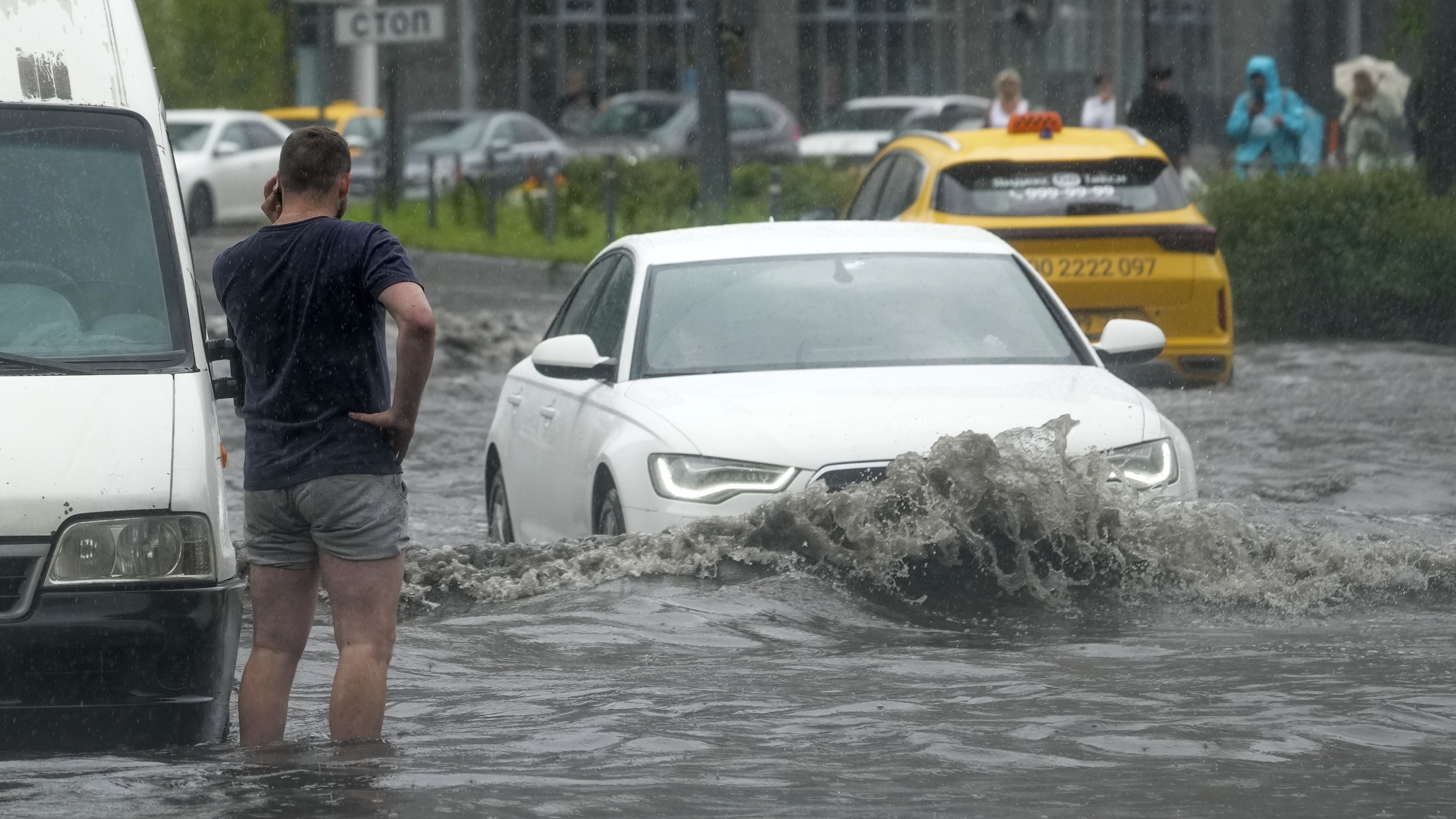 Мощные ливни накрыли Москву и область — 27.07.2023 — Статьи на РЕН ТВ