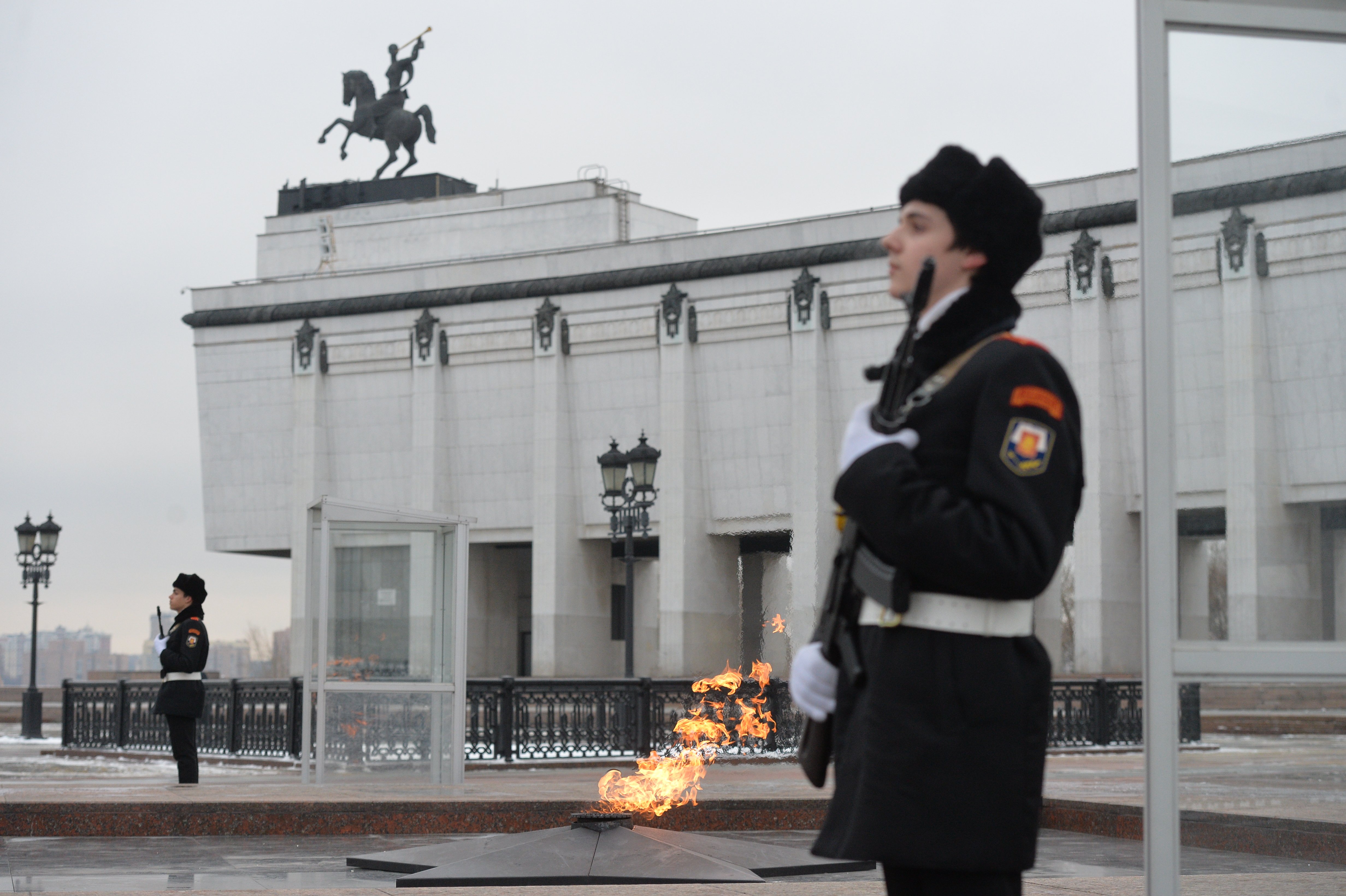 Дети потушили Вечный огонь в Петербурге: что известно об инциденте —  12.12.2023 — Статьи на РЕН ТВ