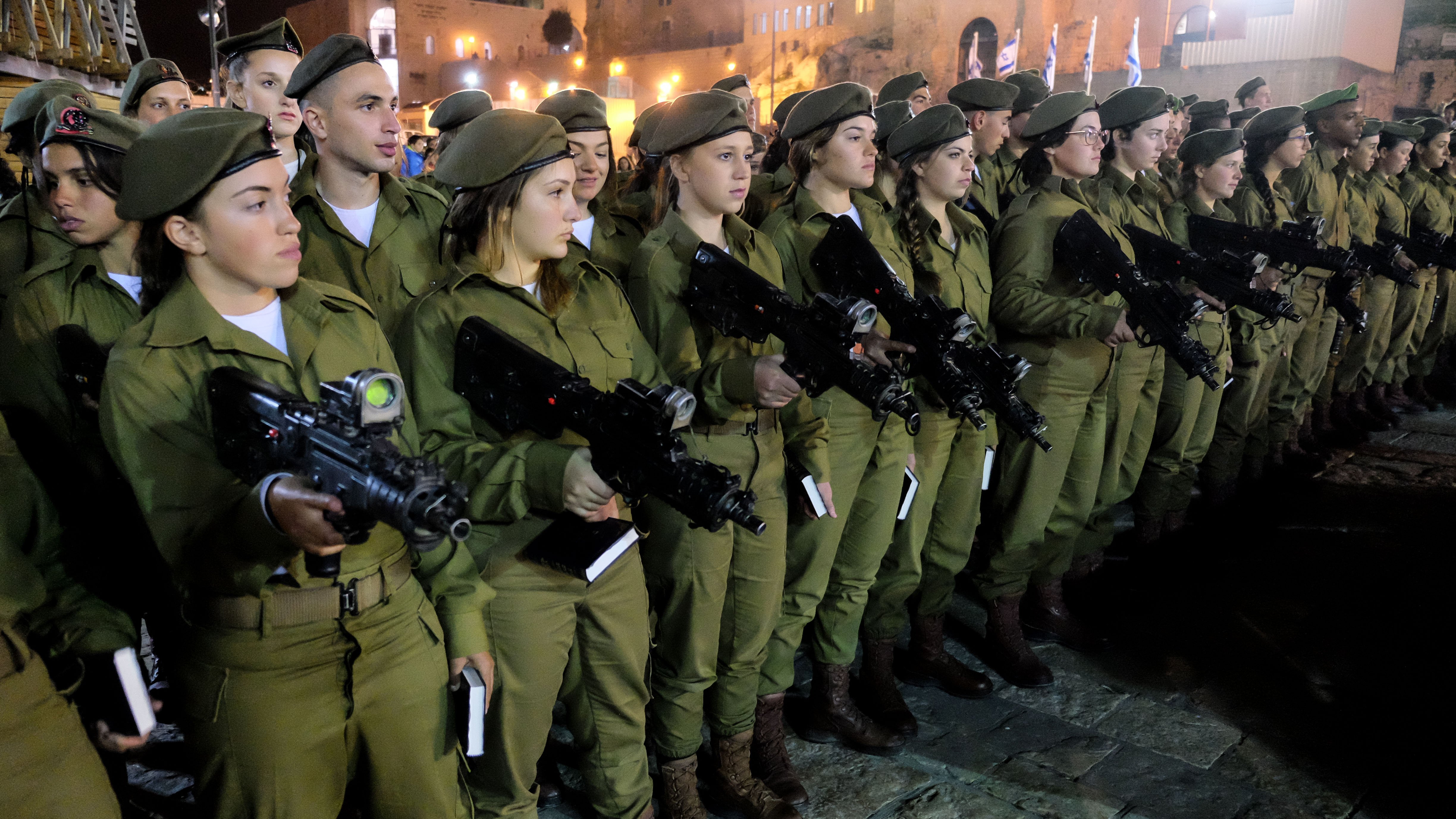 Почему в Израиле женщины служат?